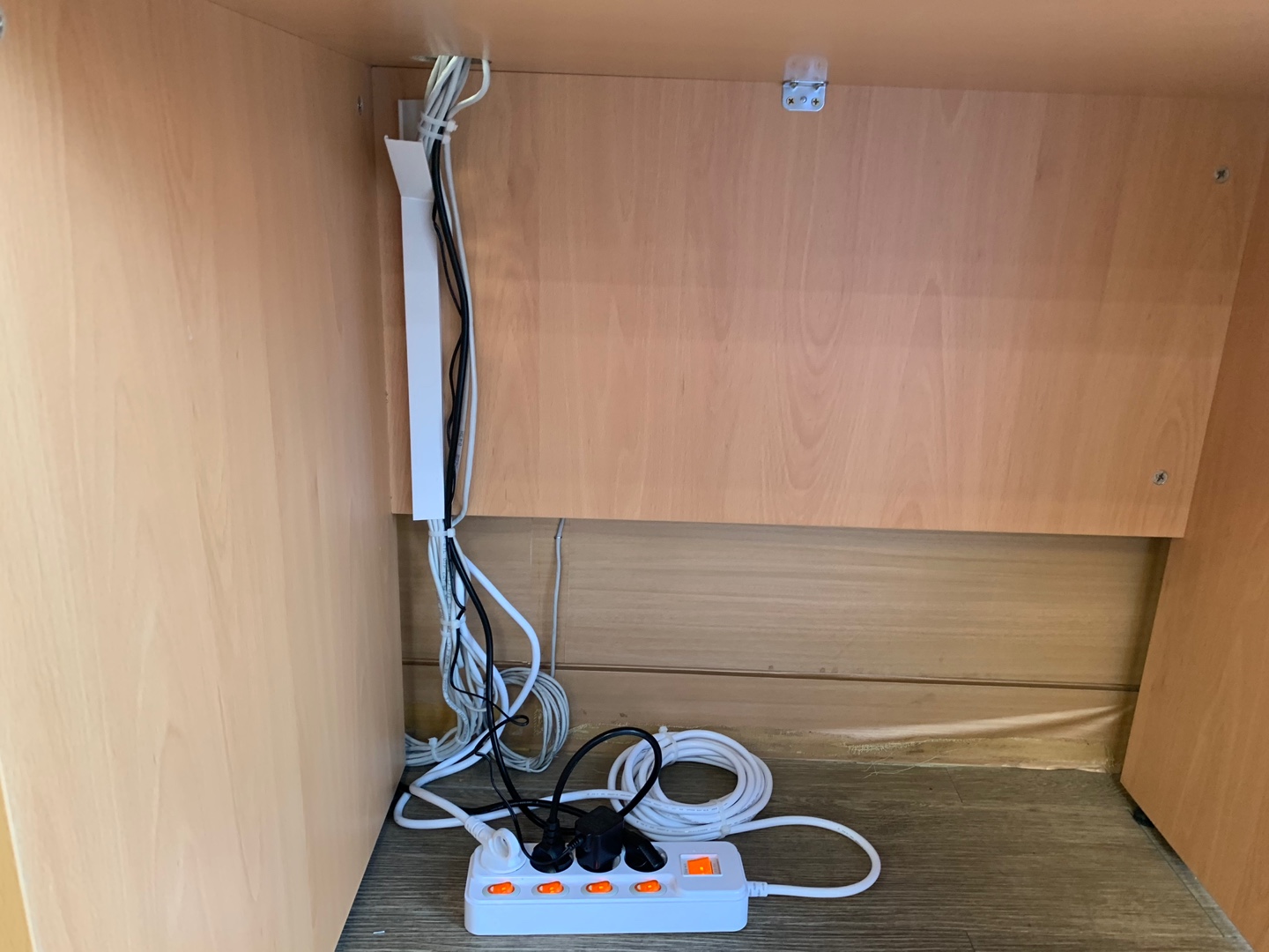 양천구 목동 학원 랜선 노출부분 몰딩작업
